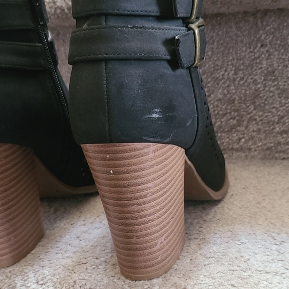 Ladies Heels - Picture 4 of 7